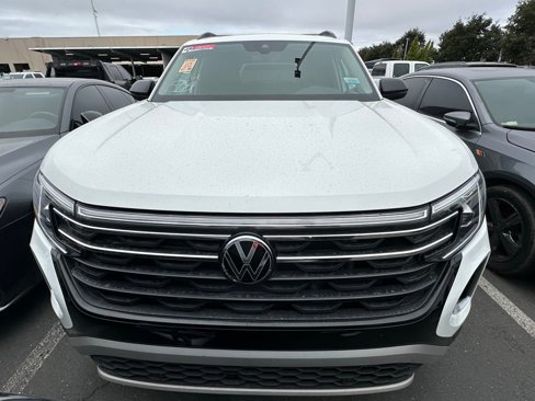 Used 2024 Volkswagen Atlas Peak Edition SE image 2