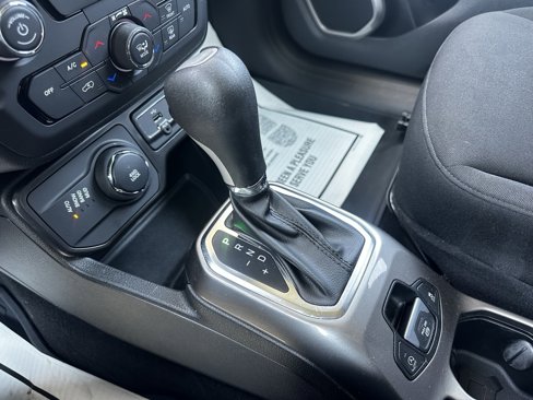 Used 2022 Jeep Renegade Latitude w/ Convenience Group image 18