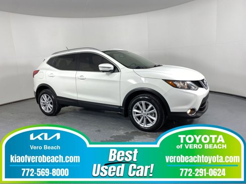 Used 2017 Nissan Rogue Sport SV w/ SV Premium Package image 1