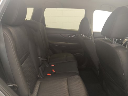 Used 2018 Nissan Rogue SV image 19