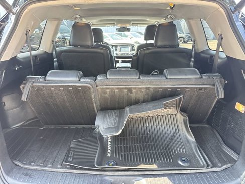 Used 2017 Toyota Highlander SE image 16