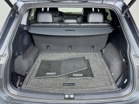Certified 2022 Volkswagen Tiguan SE R-Line image 26
