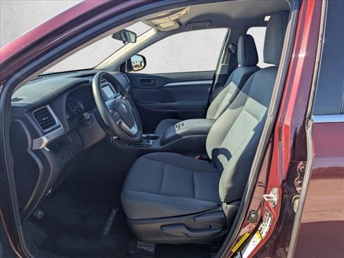 Used 2015 Toyota Highlander LE image 10