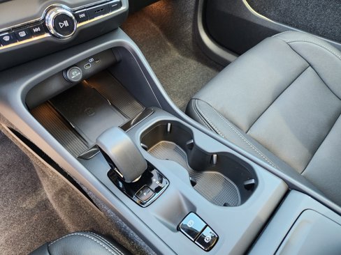 New 2025 Volvo XC40 B5 Core w/ Climate Package image 29