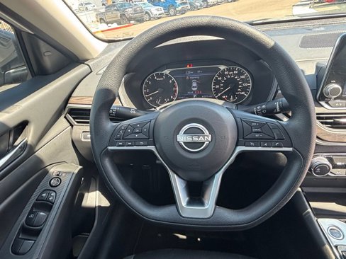 Used 2024 Nissan Altima 2.5 SV image 19