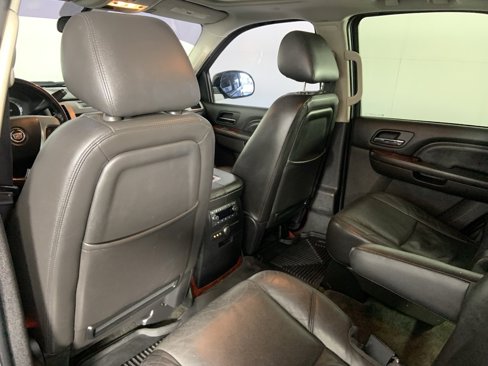 Used 2013 Cadillac Escalade Premium image 32
