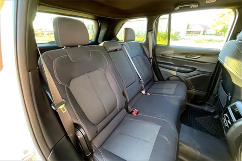 Used 2024 Jeep Grand Cherokee Laredo w/ Trailer Tow Package image 27