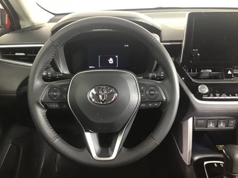 Used 2023 Toyota Corolla Cross XLE image 10