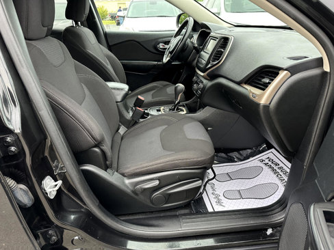Used 2015 Jeep Cherokee Latitude w/ Comfort/Convenience Group image 12