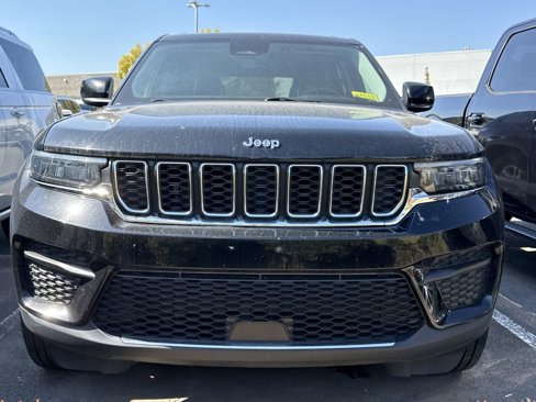 Used 2023 Jeep Grand Cherokee Laredo w/ Luxury Tech Group I image 2