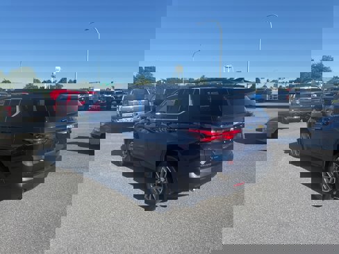 Used 2022 Chevrolet Traverse LT image 8