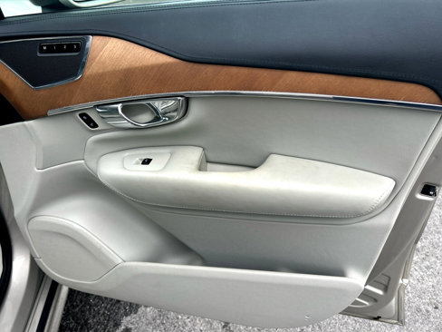 Used 2016 Volvo XC90 T6 Inscription w/ Vision Package image 24