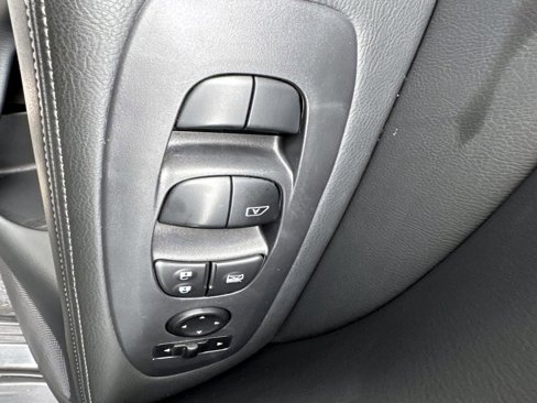 Used 2020 Nissan Pathfinder S image 8