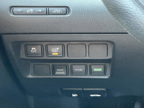 Used 2017 Nissan Rogue S image 12