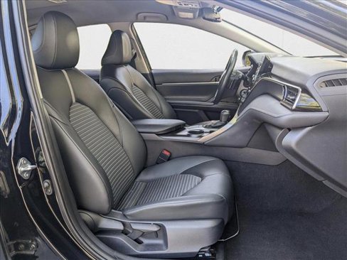 Used 2022 Toyota Camry SE image 19