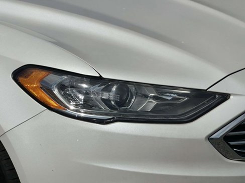 Used 2018 Ford Fusion SE w/ Fusion SE Technology Package image 8