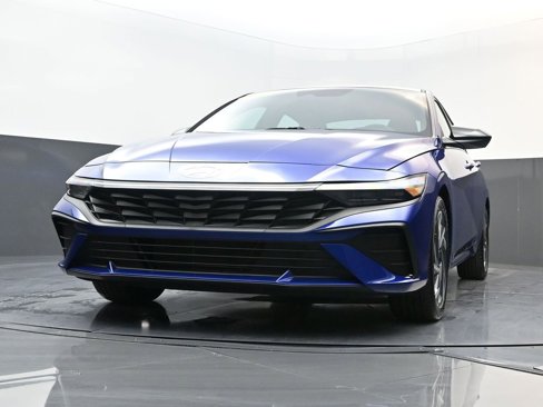 Certified 2025 Hyundai Elantra Sport image 27