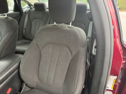 Used 2015 Chrysler 200 Limited image 19