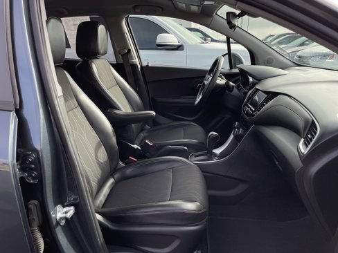 Used 2021 Chevrolet Trax LT w/ Driver Confidence Package image 24