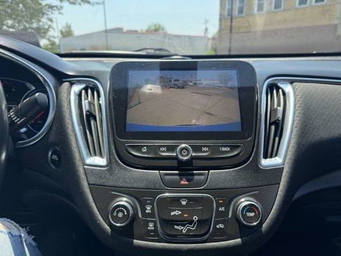Used 2018 Chevrolet Malibu LT image 31