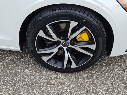 Used 2022 Volvo S60 T8 R-Design Expression image 10