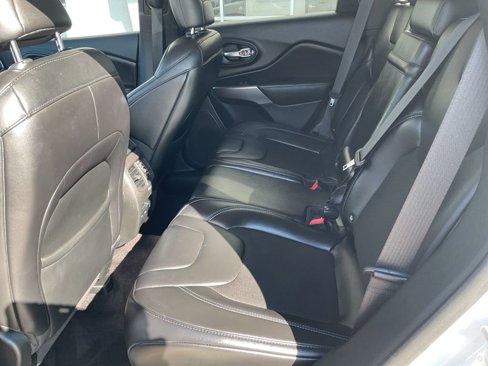 Used 2019 Jeep Cherokee Latitude Plus w/ Comfort/Convenience Group image 13