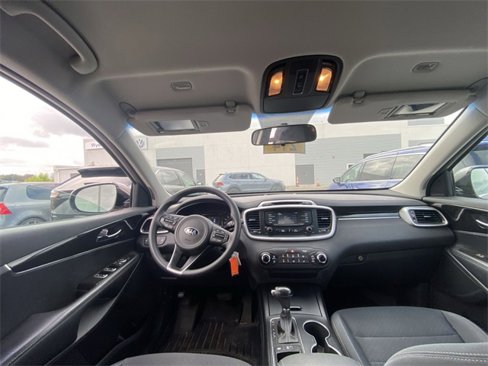 Used 2017 Kia Sorento LX image 5