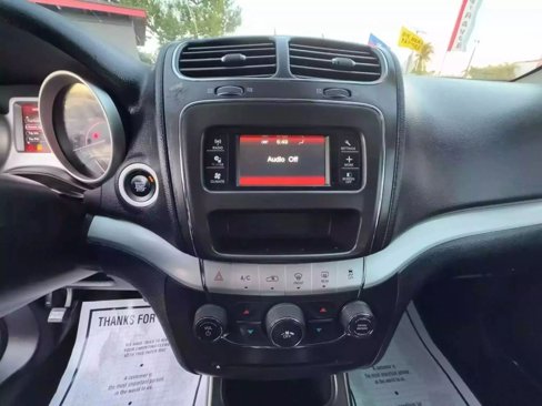 Used 2017 Dodge Journey SE w/ Flexible Seating Group image 24