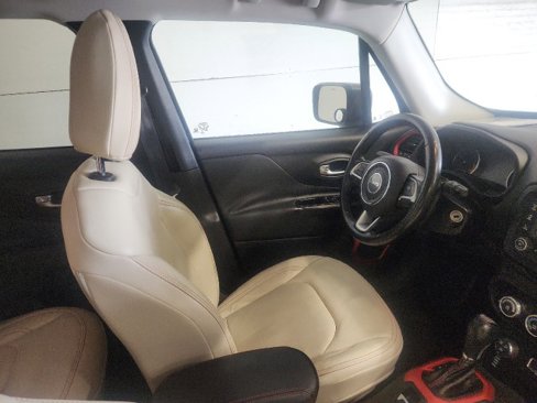 Used 2015 Jeep Renegade Trailhawk image 11
