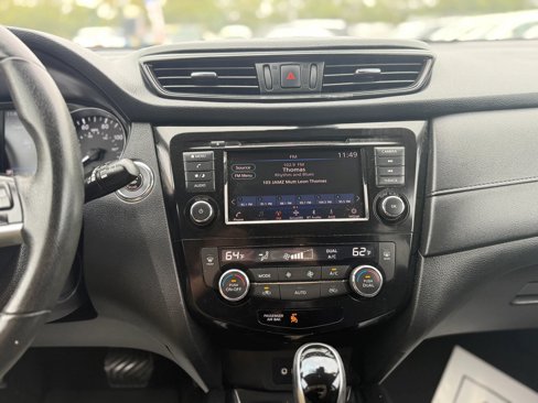 Used 2019 Nissan Rogue SV image 24