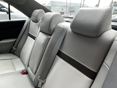 Used 2014 Toyota Camry XLE image 32