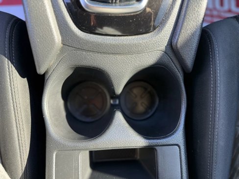 Used 2018 Nissan Rogue S image 25