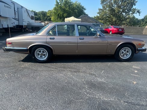 Used 1986 Jaguar XJ Vanden Plas image 8