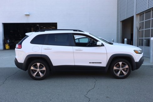 Used 2020 Jeep Cherokee Latitude w/ Quick Order Package 26F North image 3