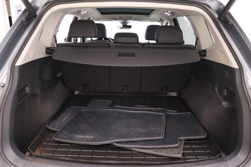 Used 2019 Volkswagen Tiguan SEL Premium image 13