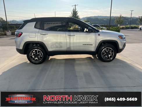 Used 2024 Jeep Compass Trailhawk image 21