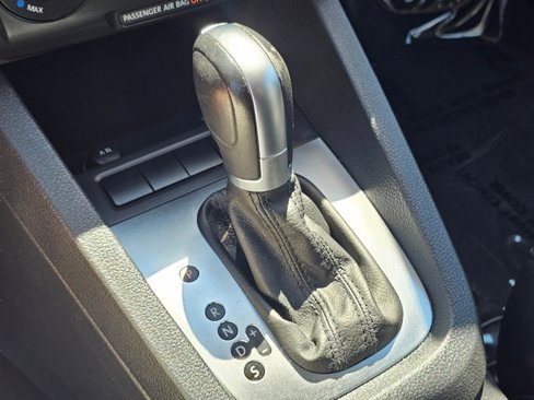 Used 2011 Volkswagen Jetta SE image 9