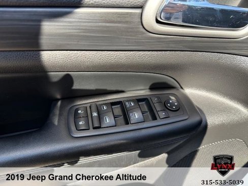 Used 2019 Jeep Grand Cherokee Altitude image 34