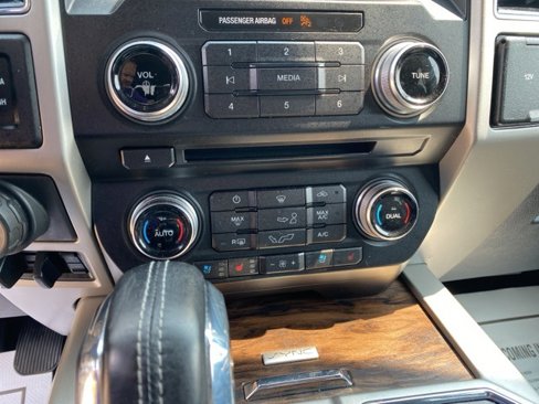 Used 2018 Ford F150 Lariat w/ Equipment Group 502A Luxury image 12