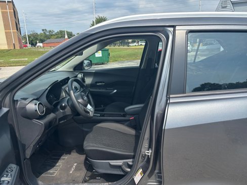 Used 2024 Nissan Kicks SV image 25