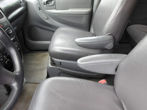 Used 2005 Dodge Caravan SXT w/ Popular Equipment Group image 14