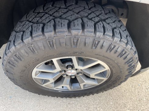 Used 2017 GMC Canyon SLT image 17