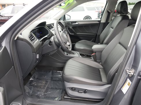 Used 2024 Volkswagen Tiguan SE image 14