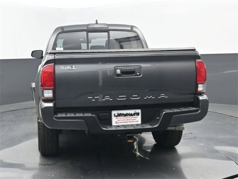 Used 2018 Toyota Tacoma SR image 18