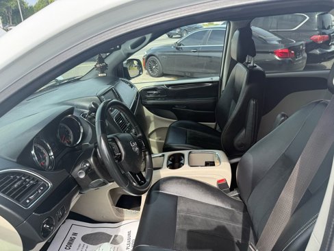 Used 2018 Dodge Grand Caravan SXT image 10