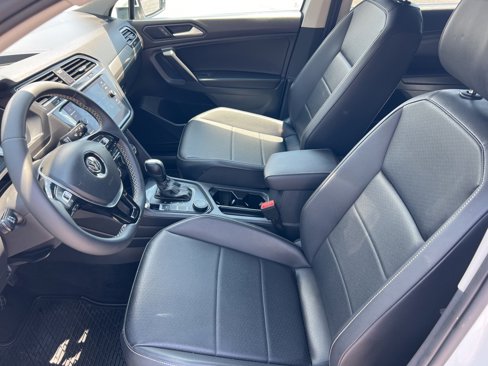 Used 2021 Volkswagen Tiguan SE image 4