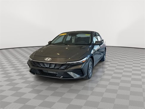 Used 2024 Hyundai Elantra SEL image 5