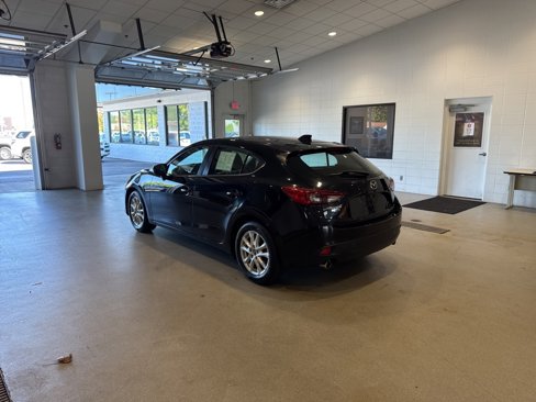 Used 2016 MAZDA MAZDA3 i Grand Touring image 8