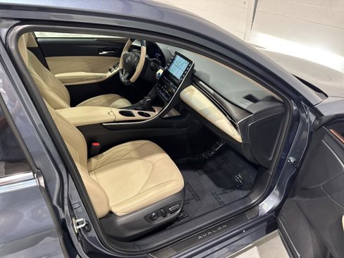 Used 2020 Toyota Avalon Limited image 57