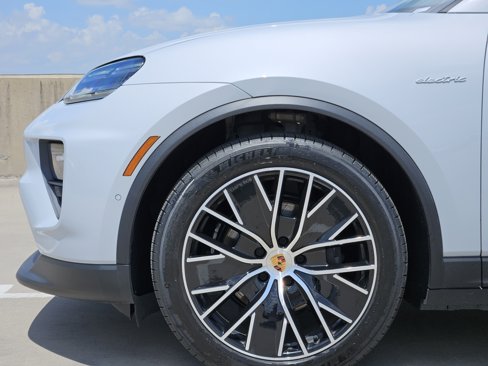 Certified 2024 Porsche Macan 4 Electric image 18